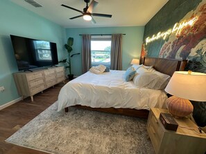 2 Schlafzimmer, Schreibtisch, Bügeleisen/Bügelbrett, Reisekinderbett