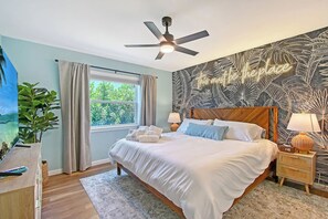 2 Schlafzimmer, Schreibtisch, Bügeleisen/Bügelbrett, Reisekinderbett