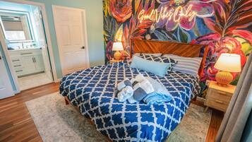 Desk, iron/ironing board, travel cot, WiFi