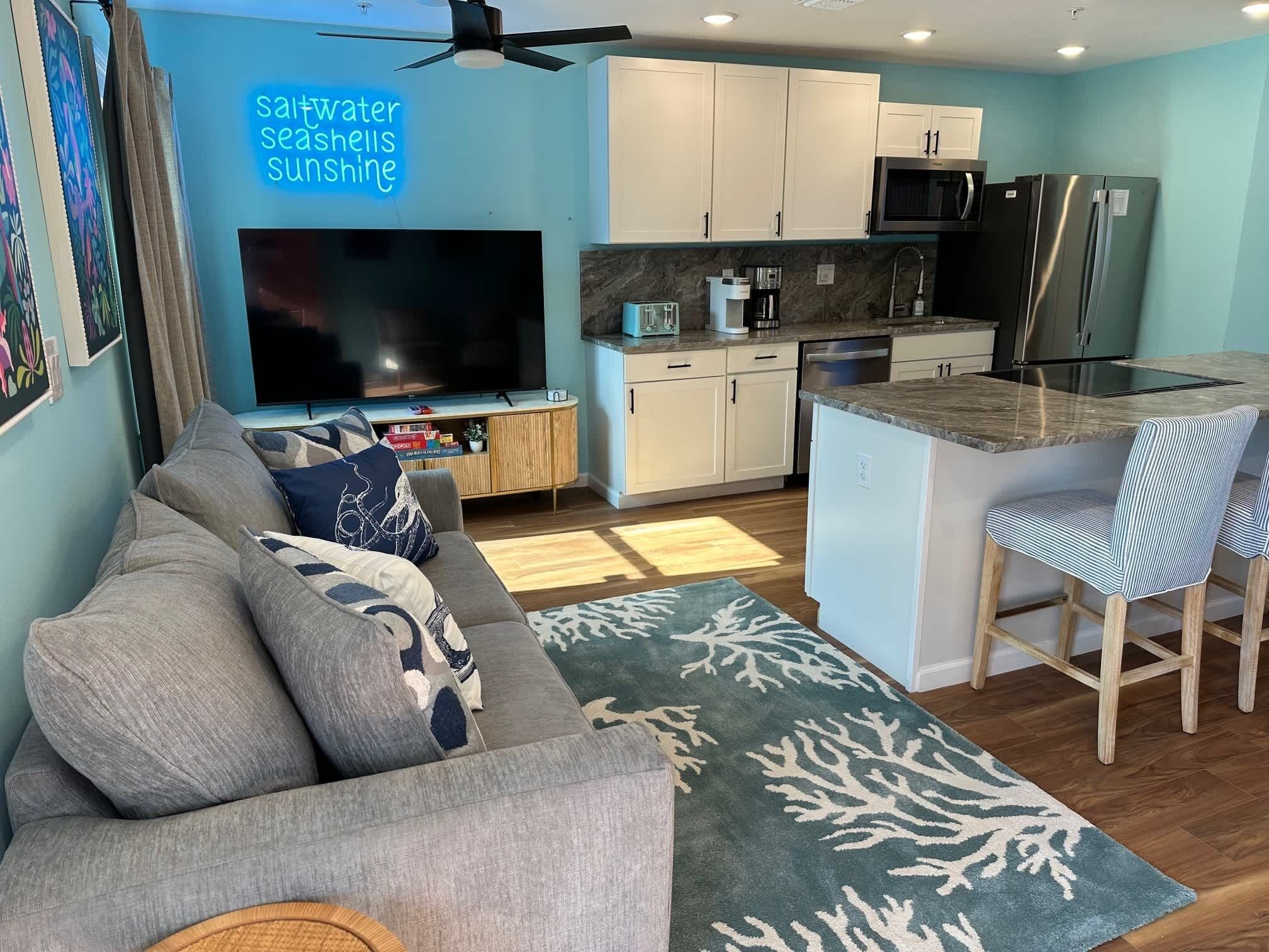 Televisión y oficina 