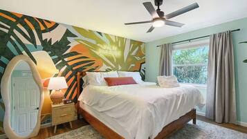 3 bedrooms, desk, iron/ironing board, travel cot