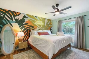 3 bedrooms, desk, iron/ironing board, travel cot - Heated Pool & Slide - Games - Min to IMG-Sleeps 10 (Bradenton)