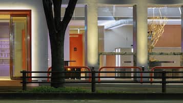 Fassade der Unterkunft – Abend/Nacht