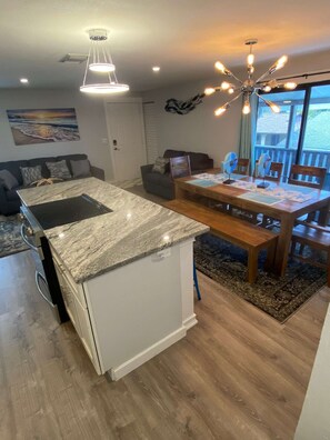 Interior - Sleeps 6 - Heated Pool & Games - 6 Min to IMG (Bradenton)