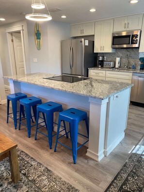 Fridge, microwave, oven, stovetop - Sleeps 6 - Heated Pool & Games - 6 Min to IMG (Bradenton)