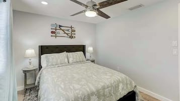 Travel cot, WiFi, bed sheets