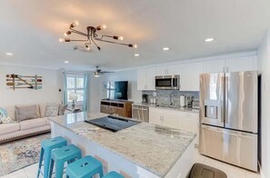 Interior - Min to IMG - Heated Pool w/ Slide - Games-Sleeps 5 (Bradenton)