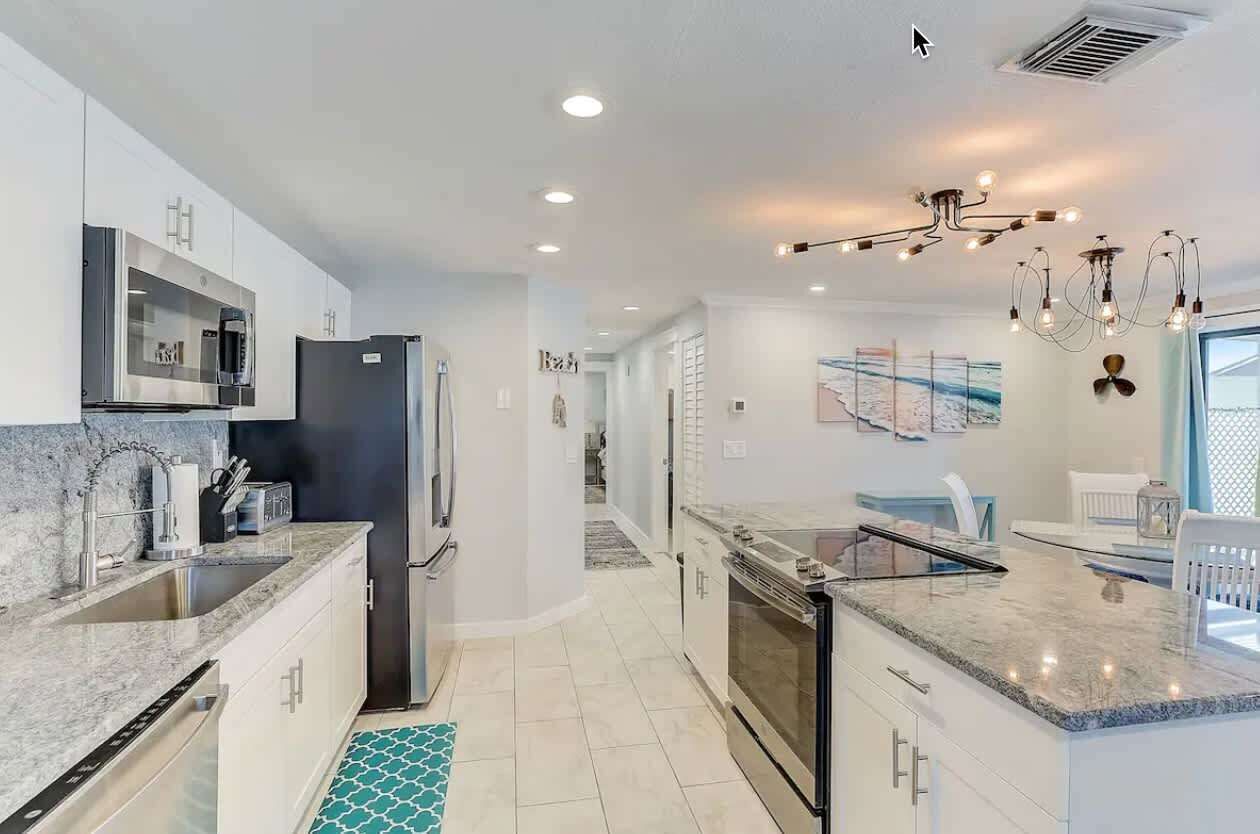 Geladeira, micro-ondas, fogão, cooktop