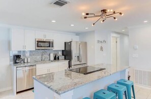 Fridge, microwave, oven, stovetop - Min to IMG - Heated Pool w/ Slide - Games-Sleeps 5 (Bradenton)