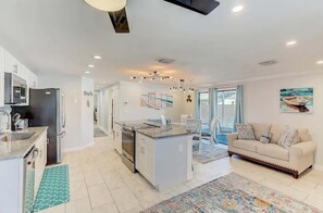 Interior - Min to IMG - Heated Pool w/ Slide - Games-Sleeps 6 (Bradenton)