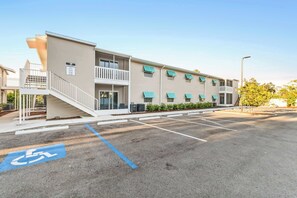 Exterior - Sleeps 6 - Min to IMG - Pool w/ Slide - Putt Putt (Bradenton)