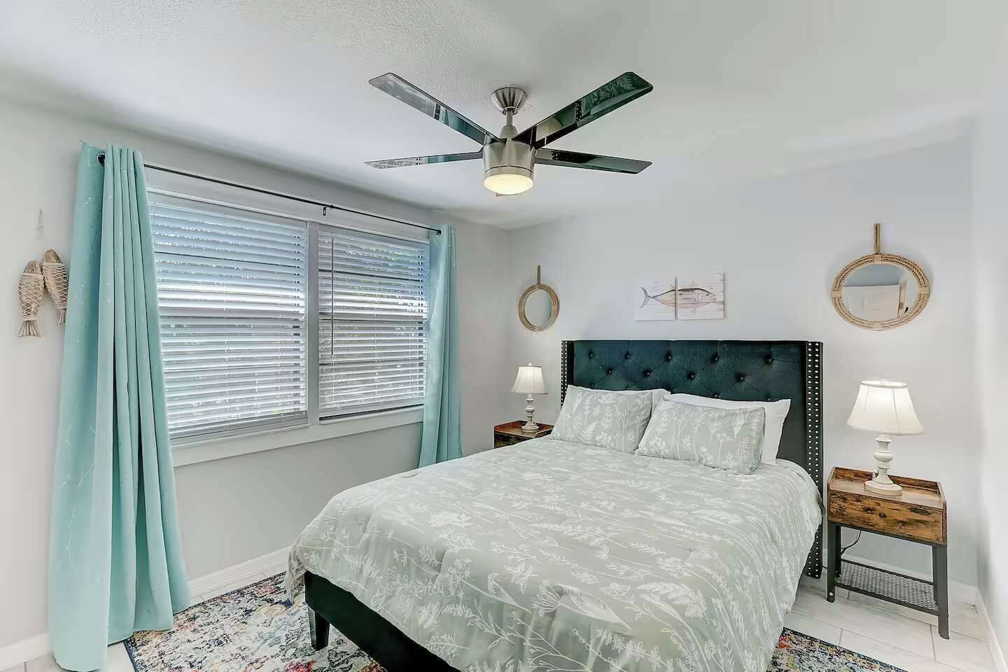 2 bedrooms, travel cot, WiFi, bed sheets