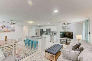 テレビ、書斎 / ワークスペース