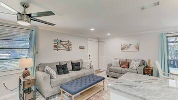 Een televisie en een kantoor