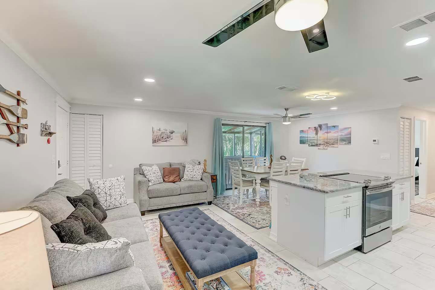 Een televisie en een kantoor