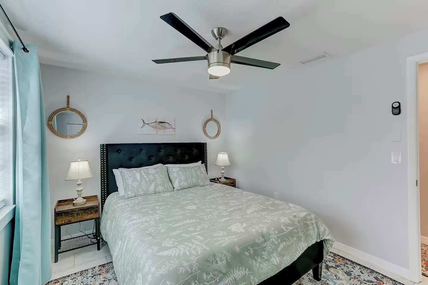 2 quartos, berço de viagem, Wi-Fi, roupa de cama