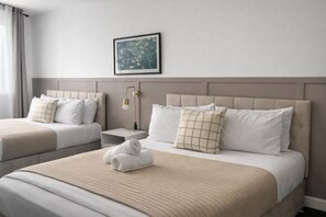 1 bedroom, iron/ironing board, travel cot, free WiFi - Manchester Apartment Sleeps 4 + Free Parking (Salford)