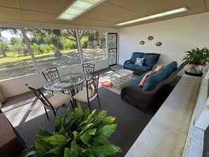 Smart TV - Cozy 2-bedroom house in Old Englewood close to Dearborn Street and Beaches (Englewood)