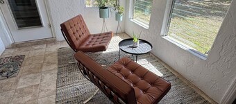 Cozy 2-bedroom house in Old Englewood close to Dearborn Street and Beaches