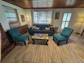 Smart TV - Cozy 2-bedroom house in Old Englewood close to Dearborn Street and Beaches (Englewood)