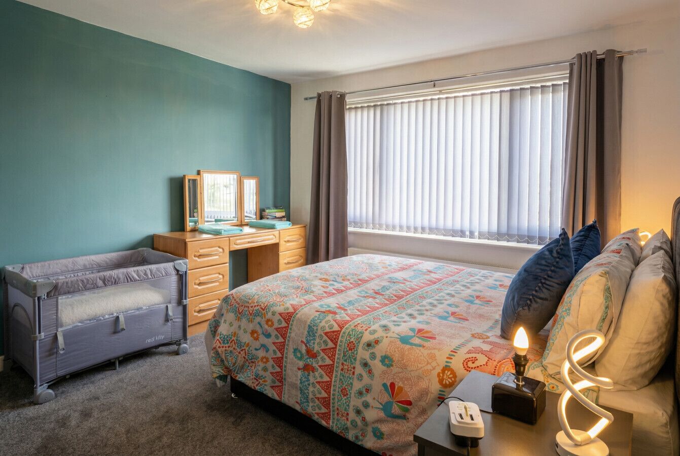 4 bedrooms, desk, iron/ironing board, travel cot