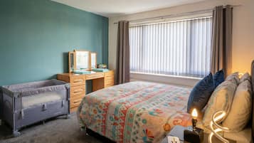 4 bedrooms, desk, iron/ironing board, travel cot