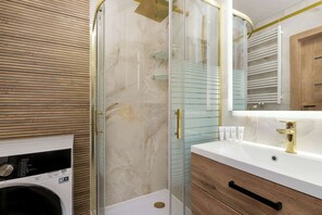 Shower, hair dryer, towels, shampoo - Sunny Apartment for Families | Balcony and Parking Space (Gdańsk)