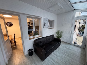 เตารีด/  โต๊ะรีดผ้า, Wi-Fi ฟรี