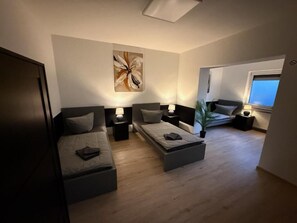 Unclassified image, 5 of 27, button - Blauer Stein - Now - fr21-haus (Siegburg)