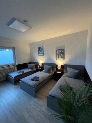 Unclassified image, 3 of 27, button - Blauer Stein - Now - fr21-haus (Siegburg)