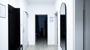 Free minibar items, iron/ironing board, free WiFi, bed sheets - Blauer Stein - Now- fr21-Haus (Siegburg)