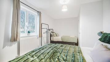 2 bedrooms, iron/ironing board, free WiFi, bed sheets