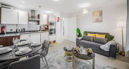 The Cosy Spot- Contractor Friendly- Free Parking