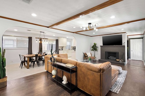 6BD/3.5BA Modern Rustic Retreat | Yard, Pool & BBQ