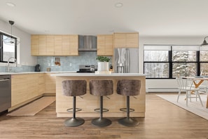 Unclassified image, 4 of 35, button