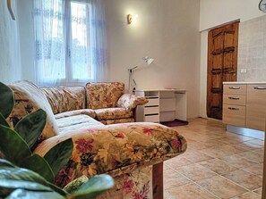 Apartment, 1 Double Bed | Living area - Casa Radu (San Donà di Piave)