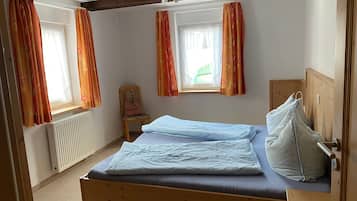 2 habitaciones, tabla de planchar con plancha, wifi y ropa de cama