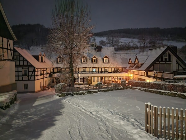 A traditional European-style building with multiple windows and a snow-covered landscape. - Dorfblick Apartment with Large Balcony and Beautiful Views (Lennestadt)