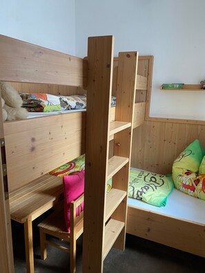 2 dormitorios, tabla de planchar con plancha, wifi y ropa de cama