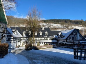 Exterior - Dorfblick Apartment with Large Balcony and Beautiful Views (Lennestadt)