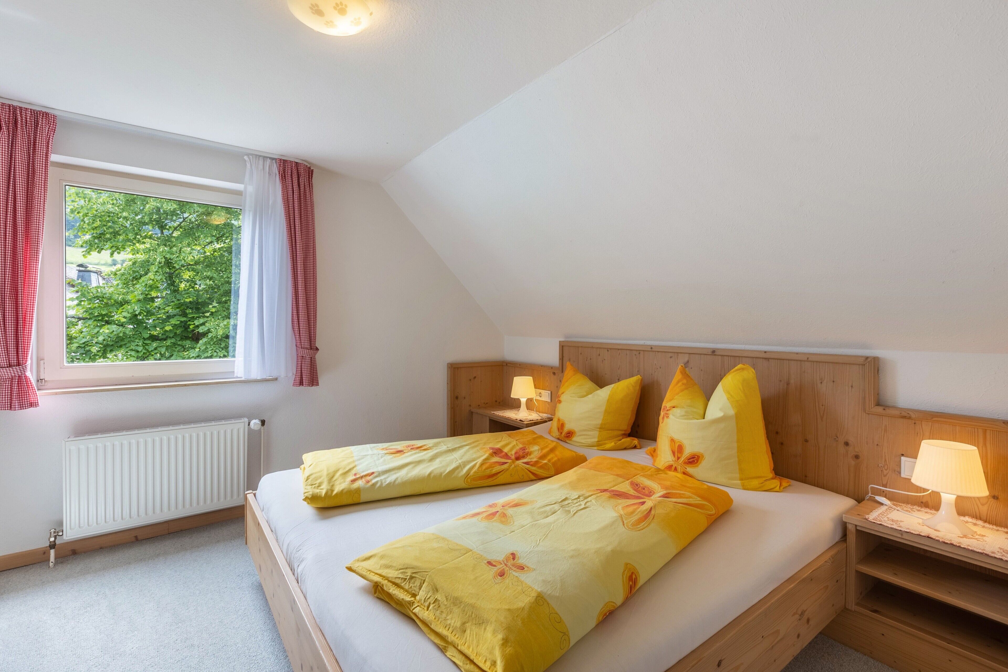 3 habitaciones, tabla de planchar con plancha, wifi y ropa de cama 