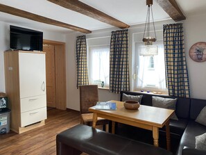 Unclassified image, 4 of 50, button - Apartment 'Romantik' with Shared Terrace, Balcony and Wi-Fi (Lennestadt)