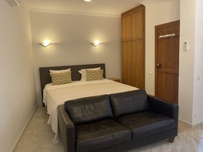 3 chambres, fer et planche à repasser, accès Internet, draps fournis