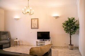 Living area - Portuguese Style House in the Heart of Portimão with Wi-Fi and Air Conditioning (Portimão)