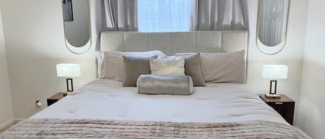 3 habitaciones, tabla de planchar con plancha, wifi y ropa de cama