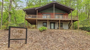 Unclassified image, 3 of 27, button - Luxury Family Friendly Renovated Mountain Lodge w Hot Tub - Peaceful Retreat (Sylva)