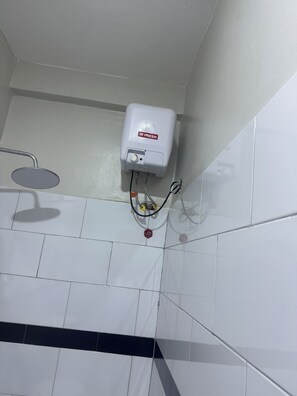 標準單人房, 城市景觀 | 浴室 | 淋浴設備、毛巾、肥皂、衛生紙