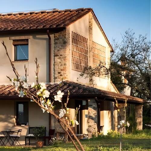 Bosco ai Marzi: Renovated Barn with Pool, in the Heart of Tuscany