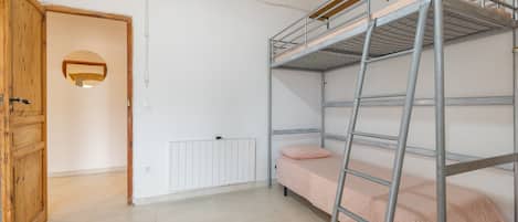 WiFi, bed sheets