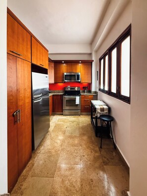 Fridge, microwave, oven, stovetop - New: Quiet & Fresh - Luna Street Cloud 2BR/2BA (San Juan)